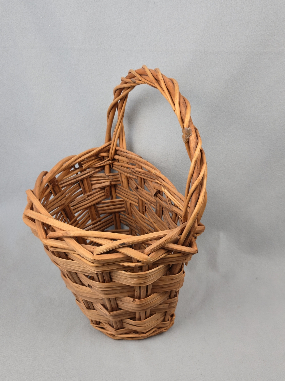Woven Rattan Wall Pocket Basket Flat Back Hanging Floral Organizer Decor